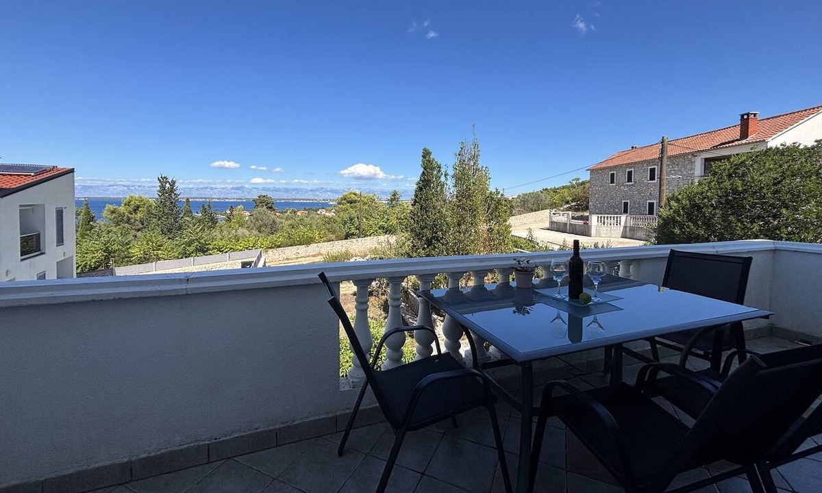 Lukoran Apartment | Two bedroom apartment with balcony and sea view Lukoran, Ugljan (A-25081-a)