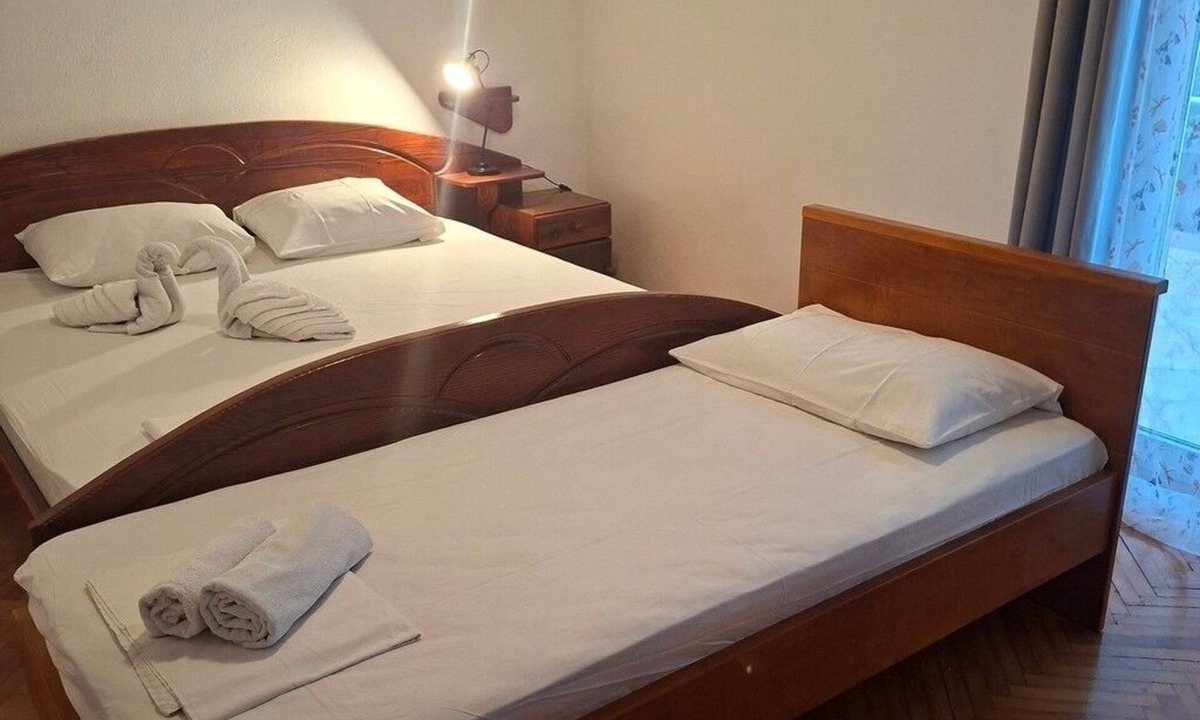 Bili brig Apartment | Two bedroom apartment with terrace Makarska (A-25328-b)