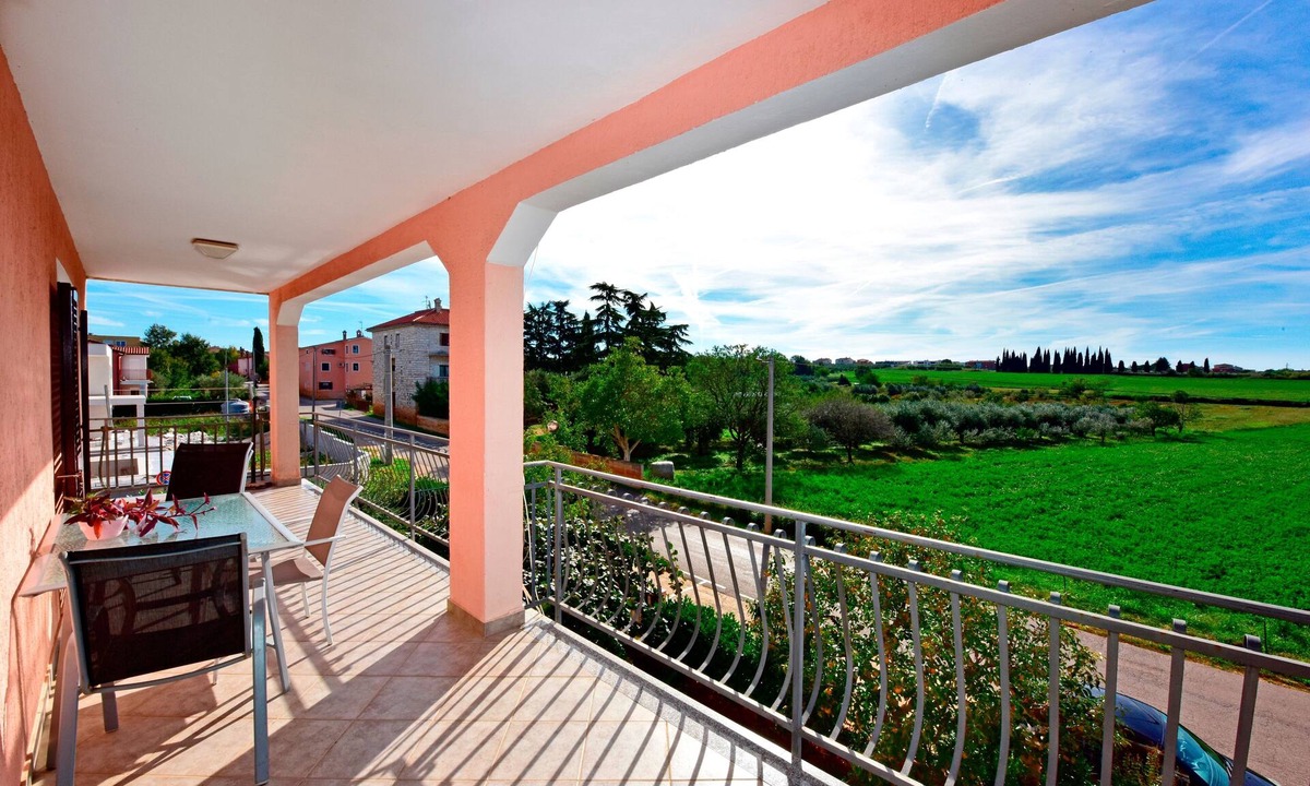 Dajla Apartment | Two bedroom apartment with a swimming pool Novigrad (A-6951-g)