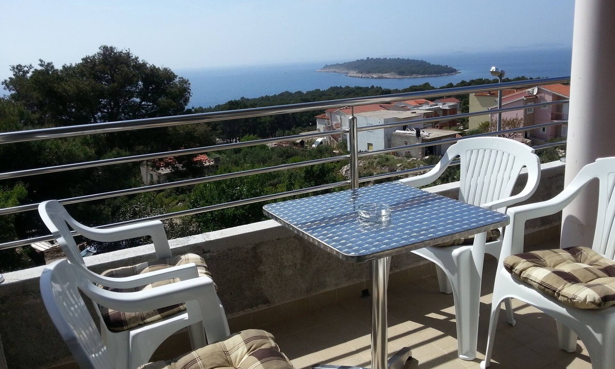 Primosten Burnji Apartment | Two bedroom apartment with balcony and sea view Bilo, Primošten (A-12870-b)