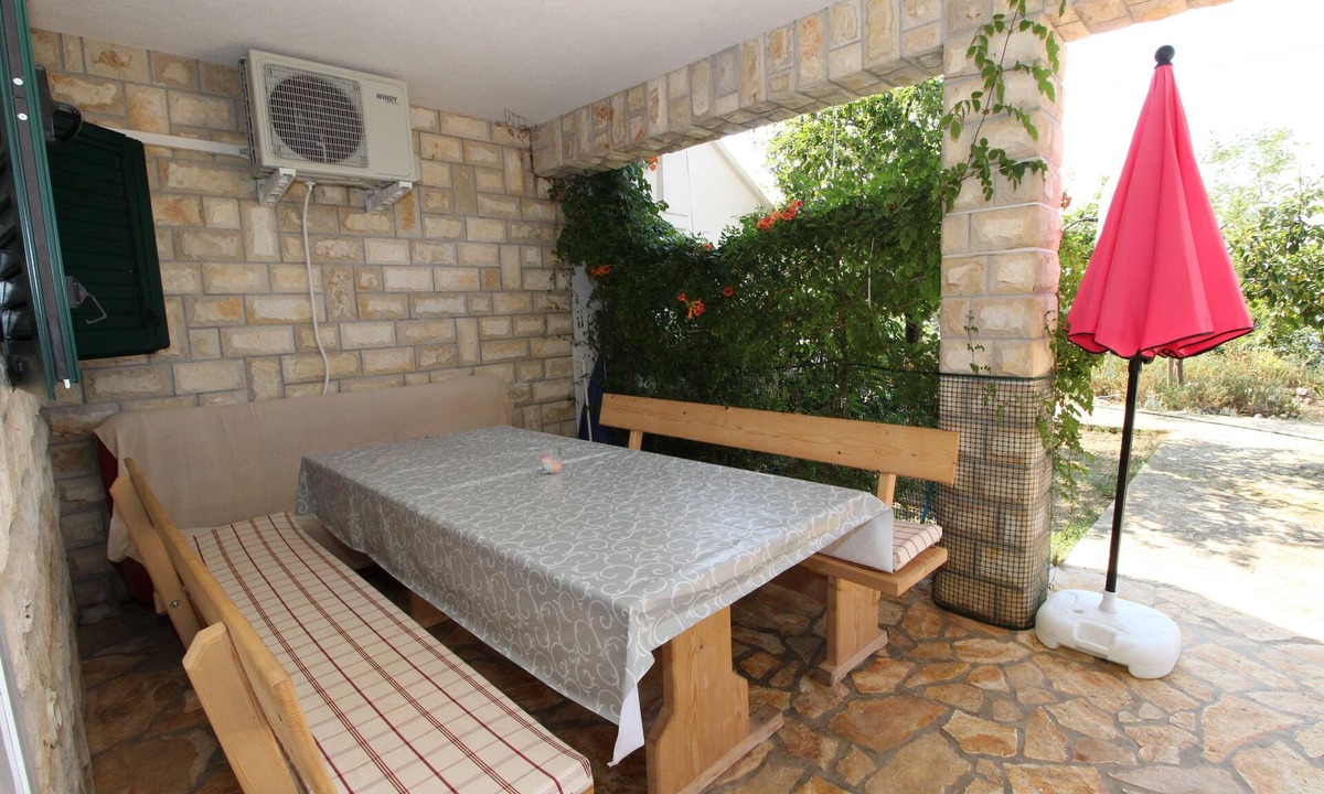 Mandre Apartment | Two bedroom apartment near beach Mandre, Pag (A-4084-b)