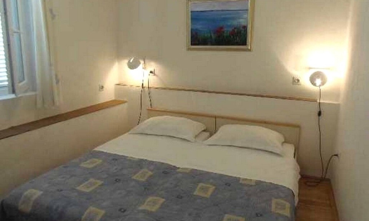 Tkon Apartment | Two bedroom apartment near beach Tkon, Pašman (A-21943-d)