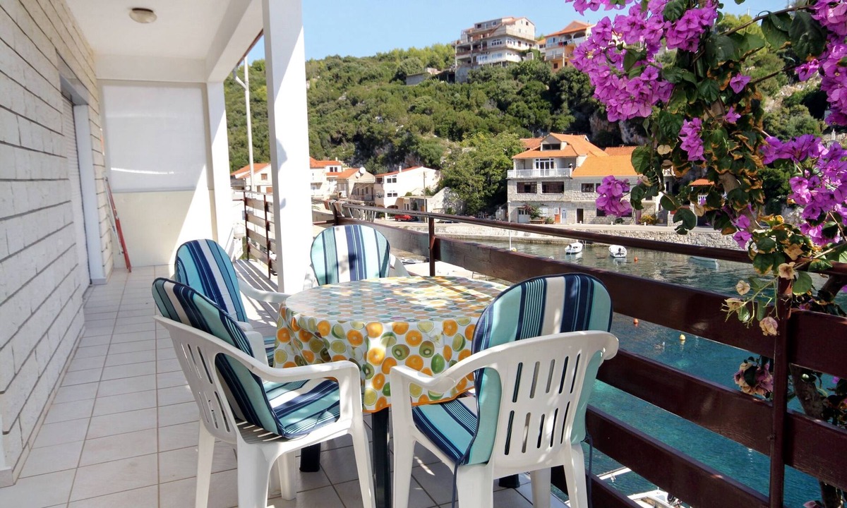 Zavalatica Apartment | Two bedroom apartment near beach Zavalatica, Korčula (A-9285-b)