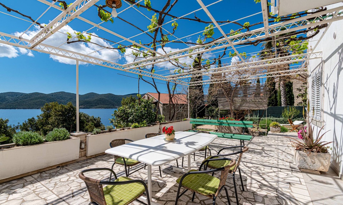 Viganj Apartment | Two bedroom apartment with terrace and sea view Viganj, Pelješac (A-19391-a)