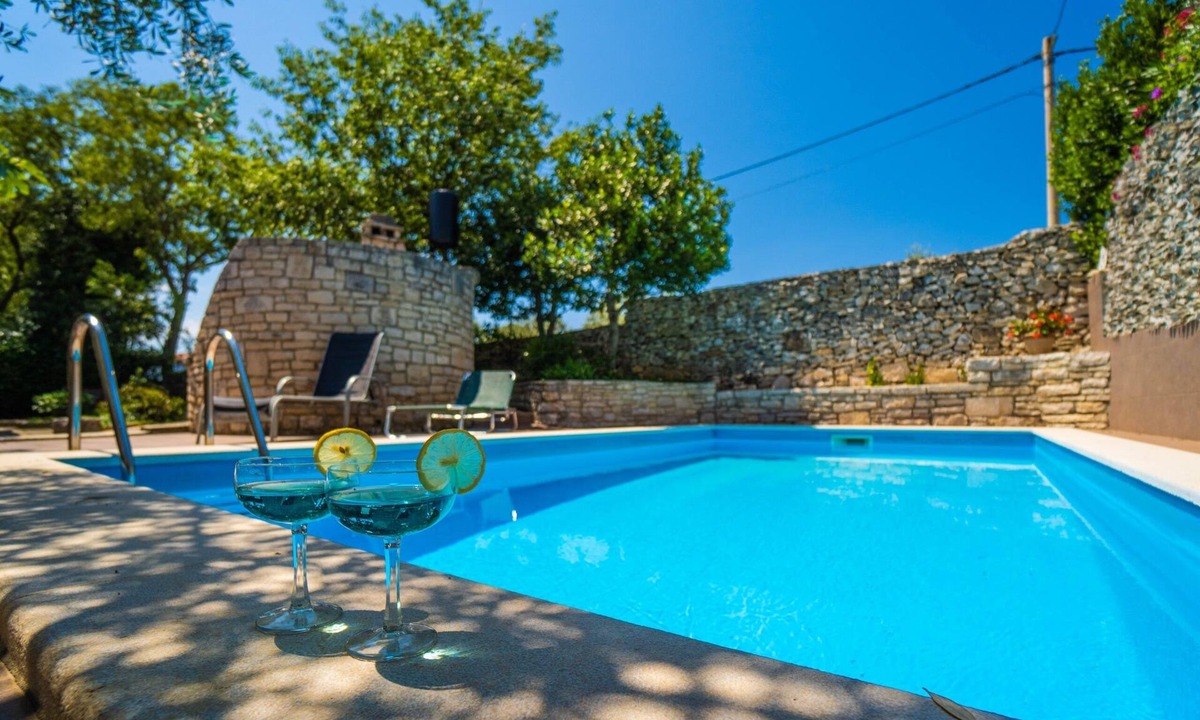 Krnica Apartment | Two bedroom apartment with a swimming pool Krnica, Marčana (A-7357-d)