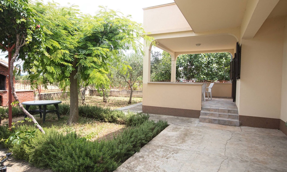 Susica Apartment | Two bedroom apartment with terrace Murter (A-5088-d)