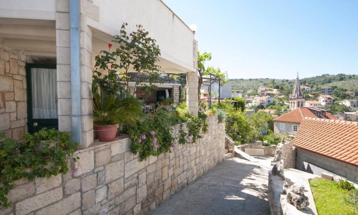 Splitska Apartment | Two Bedroom Apartment with Terrace(A1)