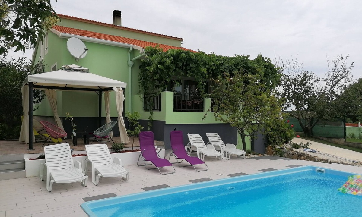 Valdebek Apartment | Two bedroom apartment with a swimming pool Pula (A-24352-a)