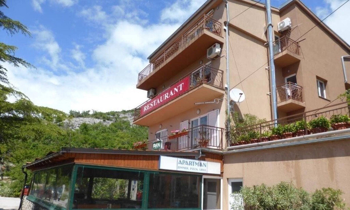 Vratarusa Apartment | Two bedroom apartment with balcony and sea view Senj (A-25395-b)