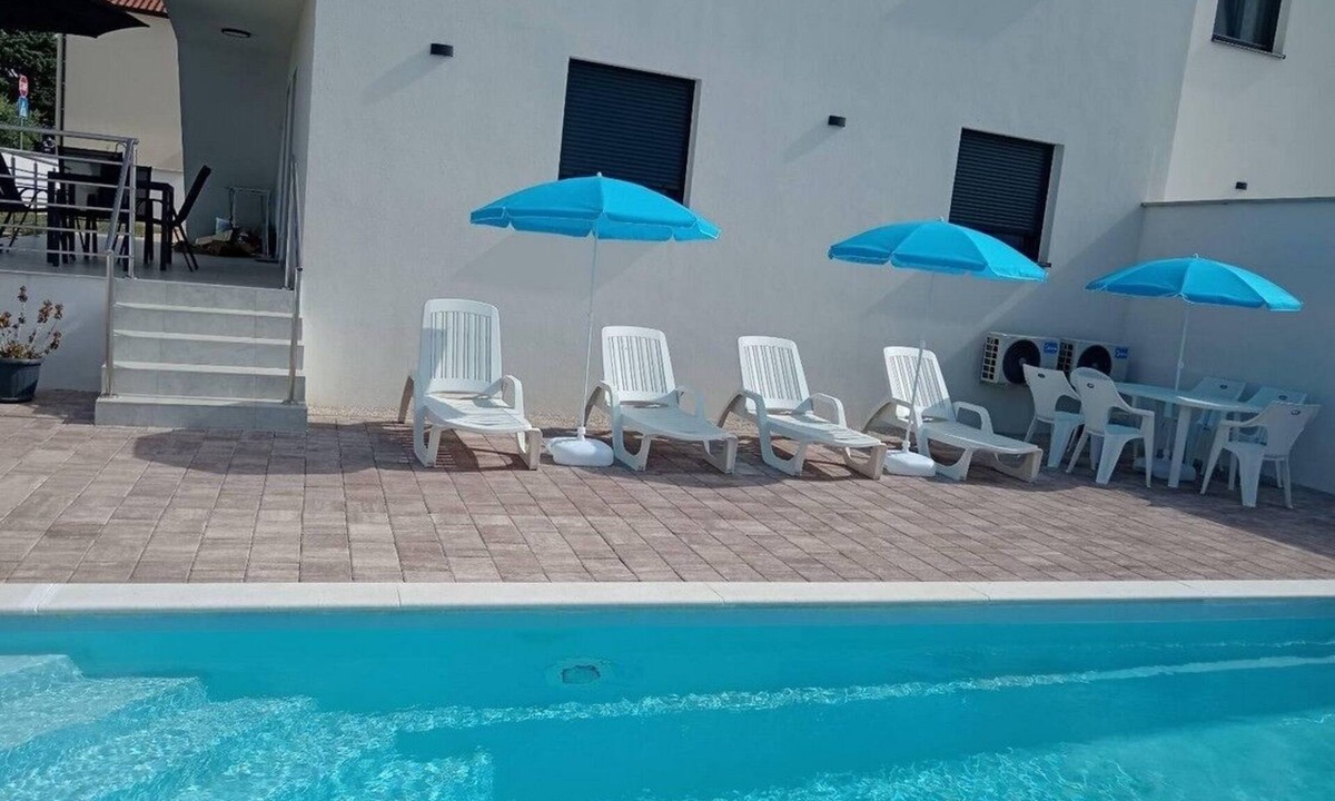 Murine Apartment | Two bedroom apartment with a swimming pool Murine, Umag (A-27509-b)