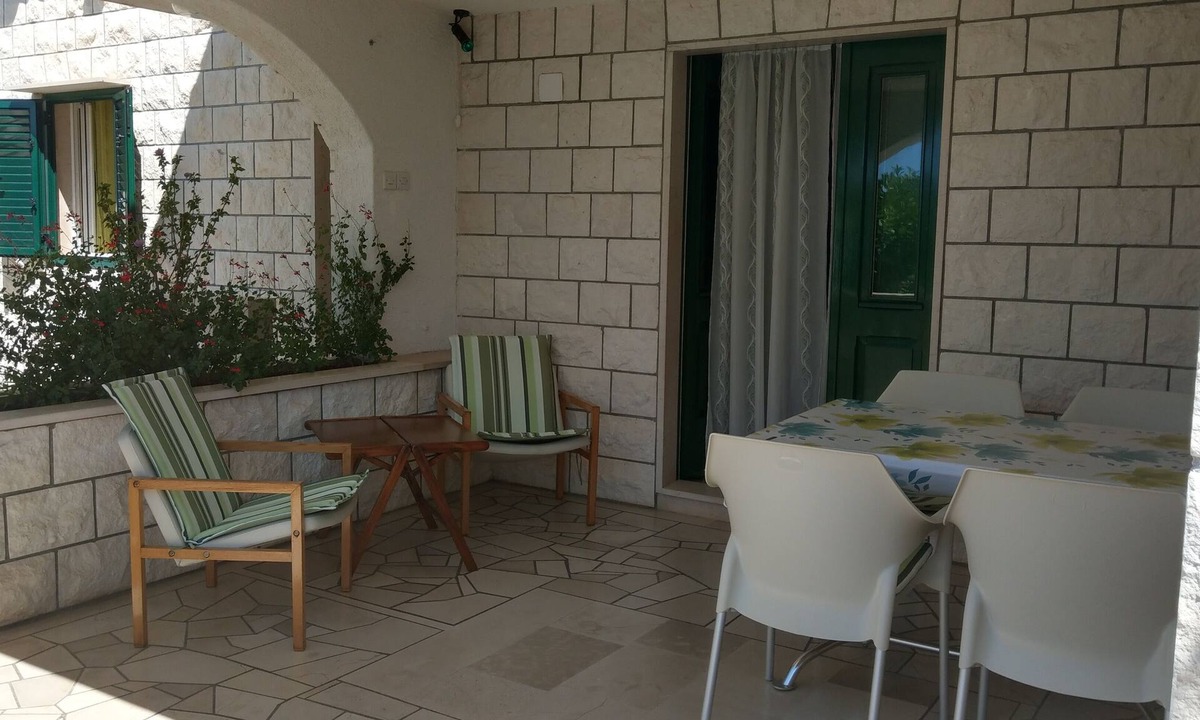 Bol Apartment | Two bedroom apartment with terrace Bol, Brač (A-13121-a)