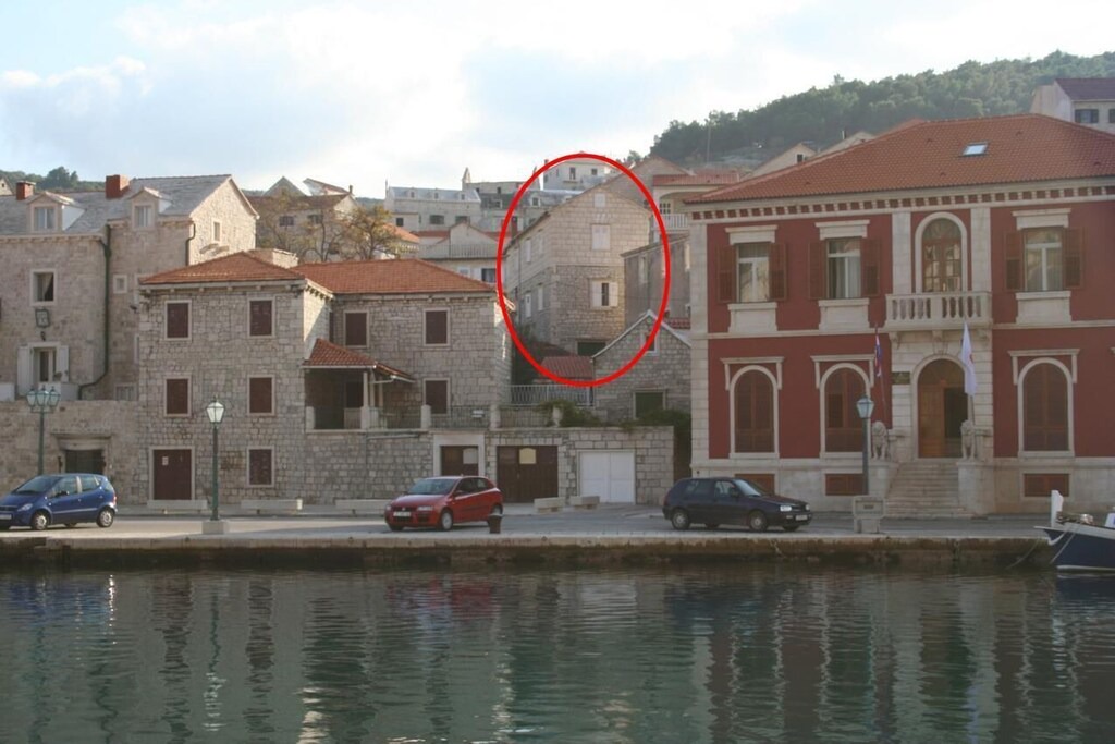Pucisca Apartment | Two bedroom apartment with terrace Pučišća, Brač (A-2942-a)