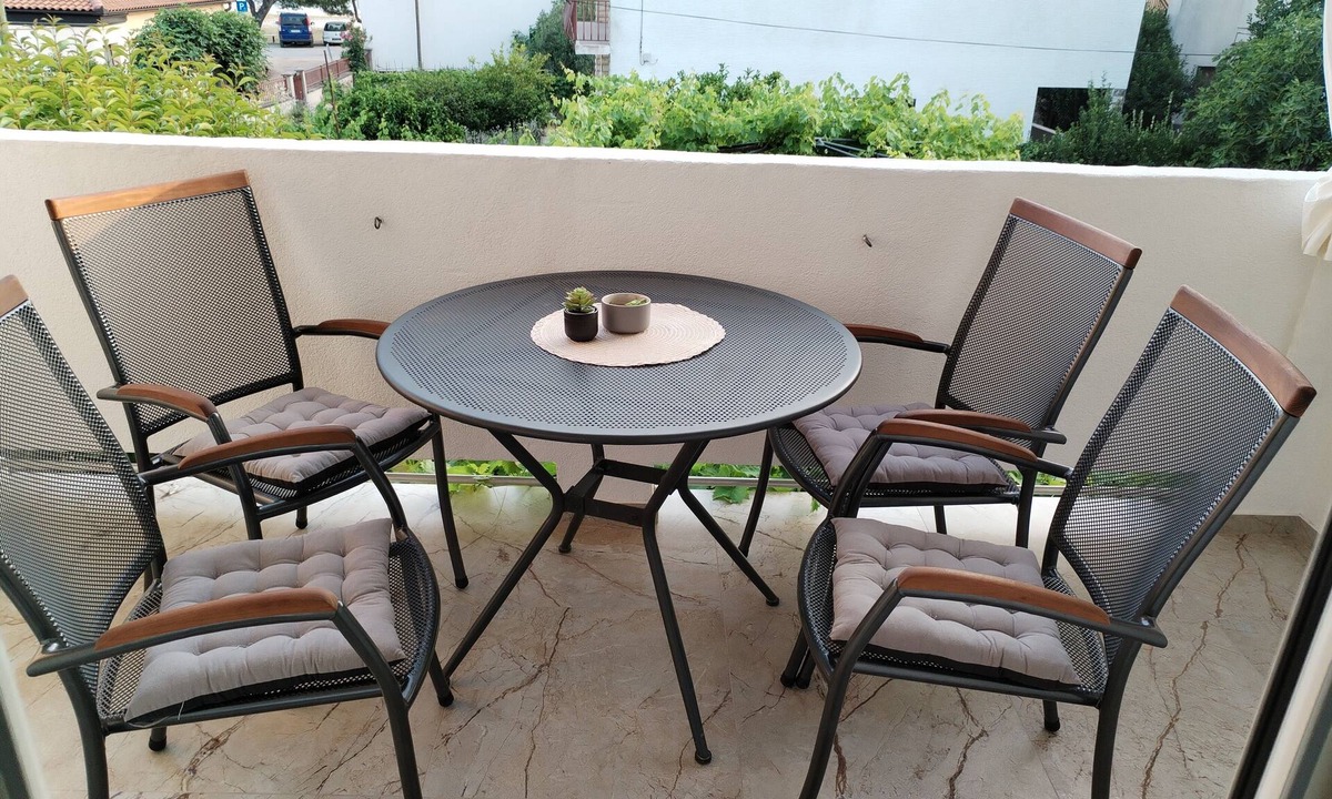 Turanj Apartment | Two bedroom apartment with balcony and sea view Turanj, Biograd (A-6177-a)