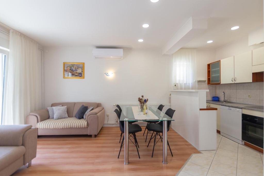 Imotski Apartment | Two lakes
