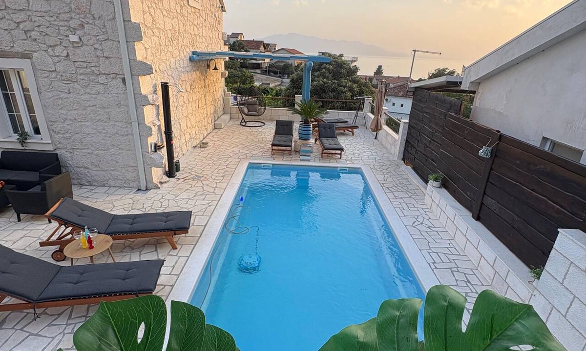 Podaca House | Unique stone villa with three large bedrooms, beautifull lounge and heated pool