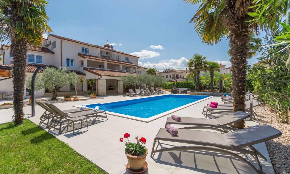 Mali Maj Apartment | Vacation apartment with a pool, sleeps 2, garden, air-conditioned, barbecue