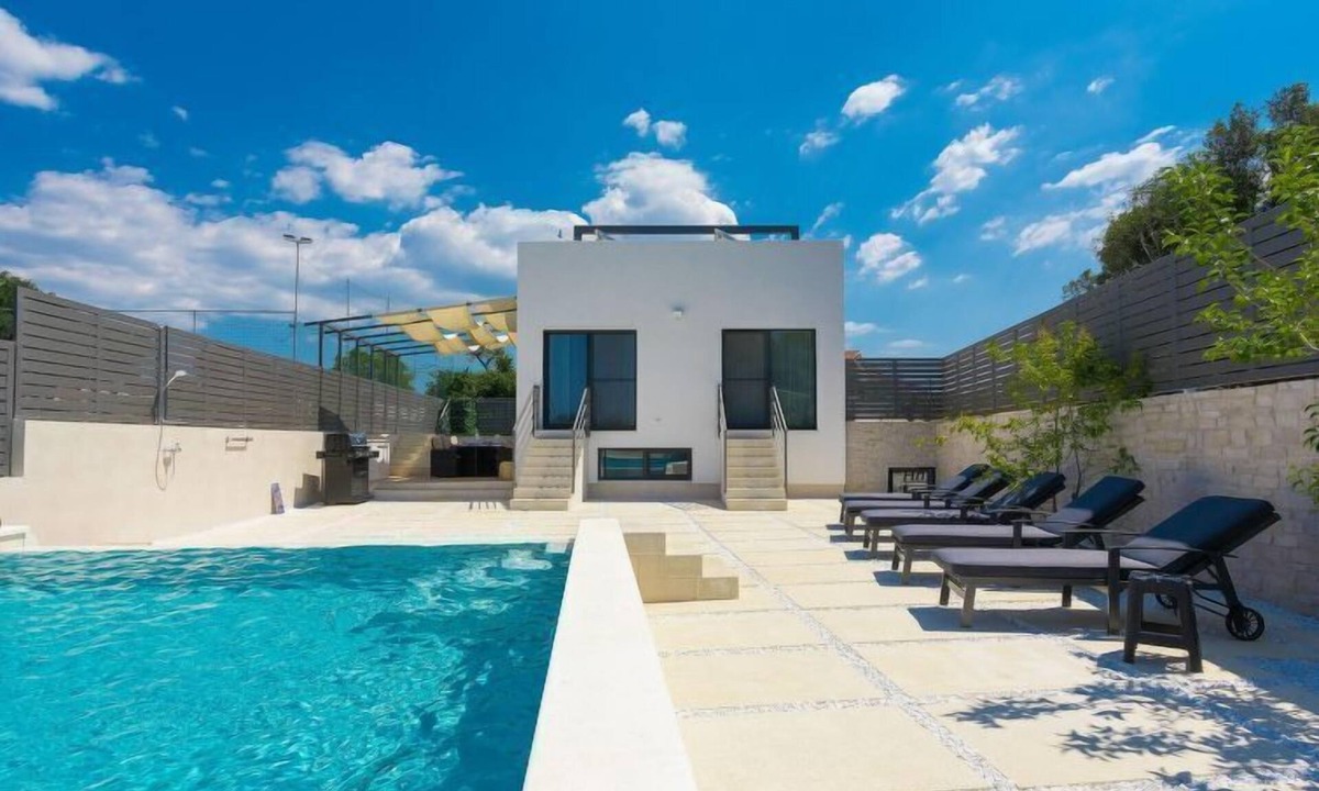 Pula House | Vacation home La Mer by Interhome