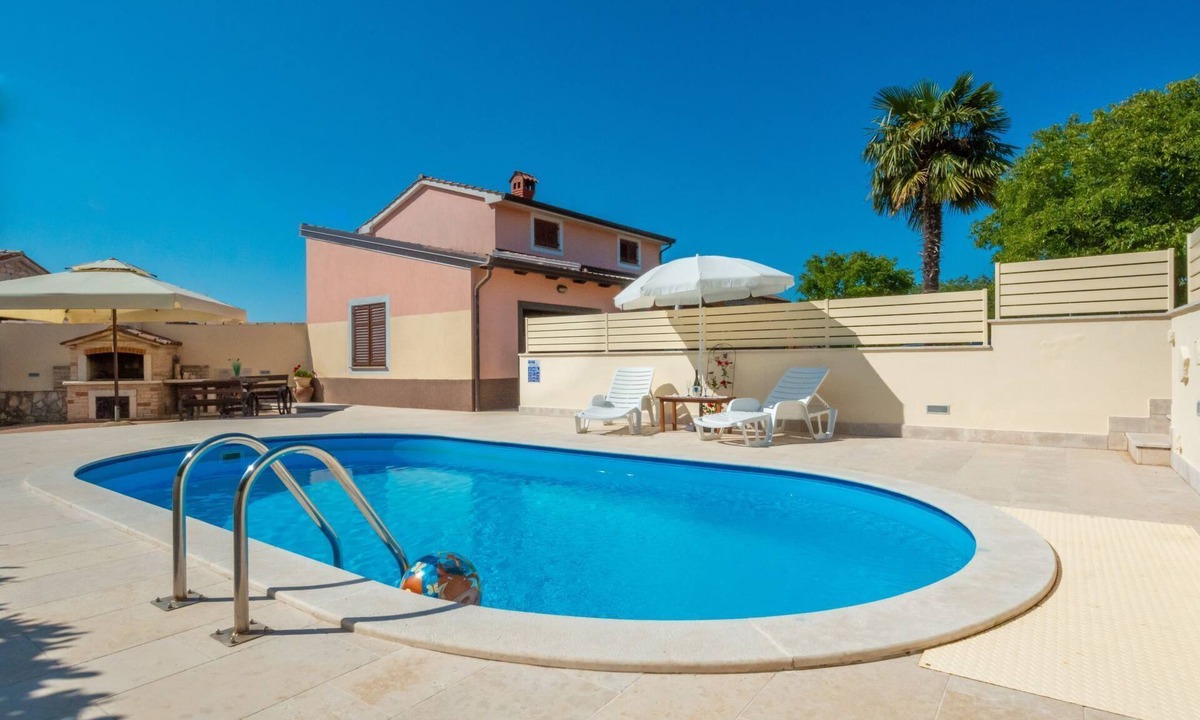 Tinjan House | Vacation home Medica by Interhome