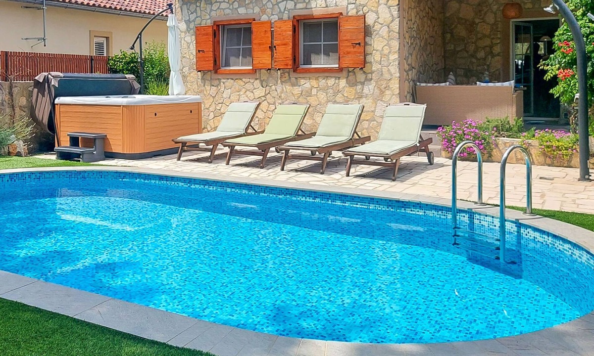 Polje House | Vacation home Mikac by Interhome