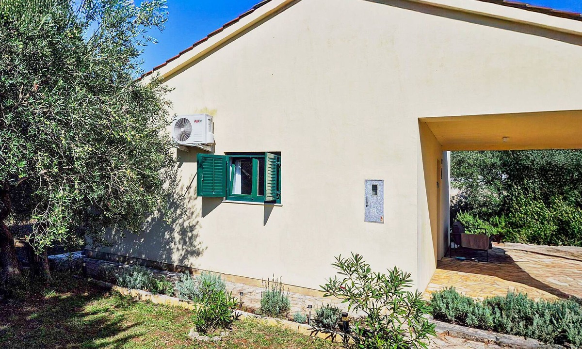 Brzac House | Vacation home Sandra by Interhome