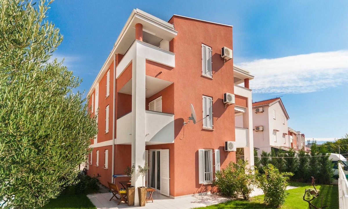 Jurandvor Apartment | Vera - Cozy Solo Retreat: 1BR Apartment for Two, Parking Included