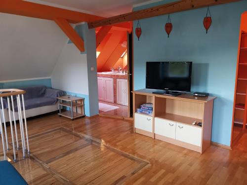 Brezice Apartment | Vetrovi šumijo I