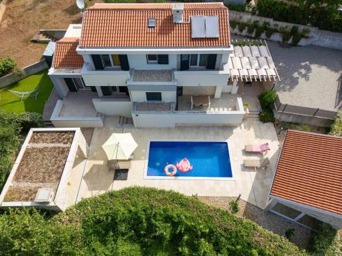 Risika Villa | Vila Adrimar
