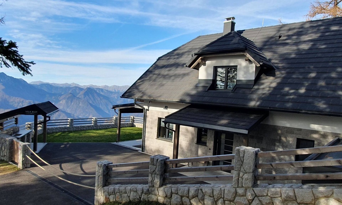Ambroz pod Krvavcem Villa | Vila Klif Krvavec Alpine Views - Sauna - Near Ski Slopes