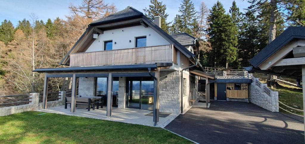 Ambroz pod Krvavcem House | Vila Klif Krvavec - Alpine Views - Sauna - Near Ski Slopes