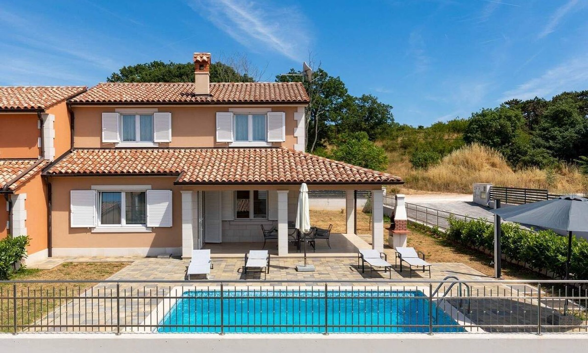 Gregovica Villa | Vila Lotus 12 by Istrabook