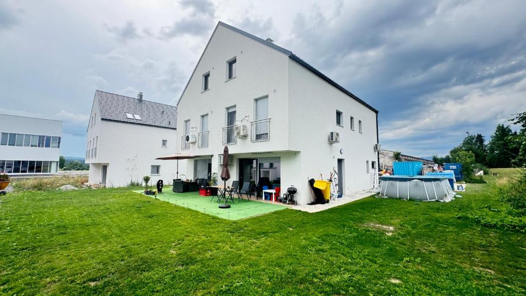 Postojna House | Villa AMULET - Spacious 3BR Villa near Postojna Cave