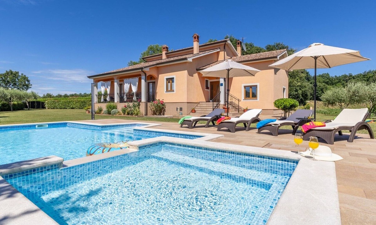Tinjan House | Villa Antonela with Large Garden and Swimming Pool