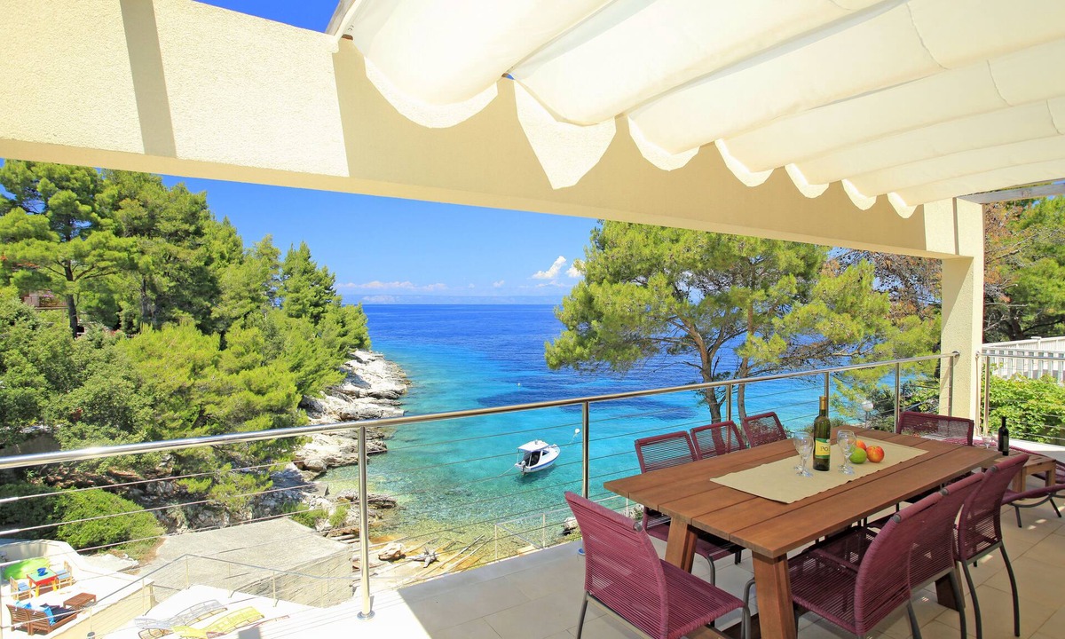 Prigradica Villa | Villa Aquamarina - Korcula - Luxury villa right by the sea for up to 20 people.