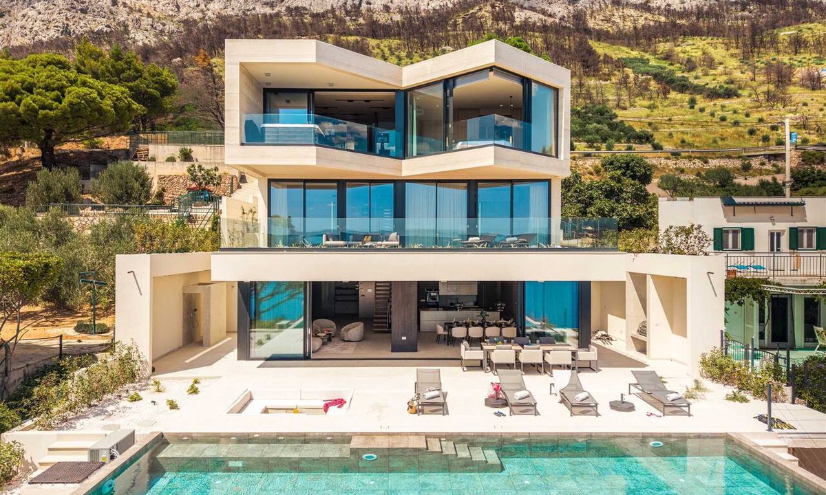Marusici Villa | Villa Aurea Beachfront & Spa with Heated Pool