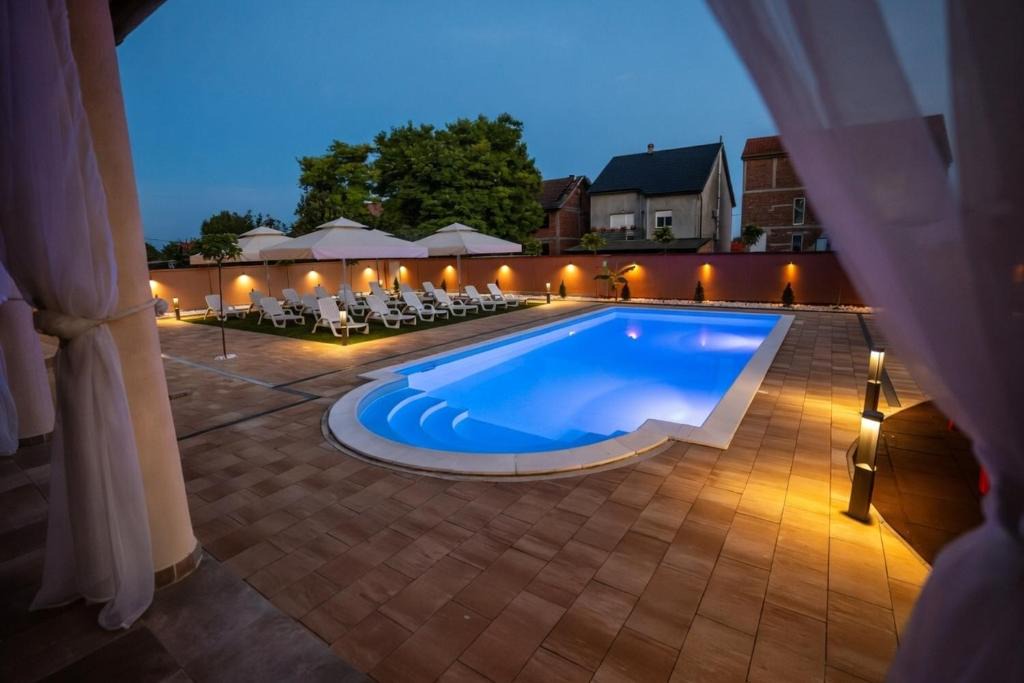 Vukovar Villa | Villa Biser Dunava - Pool & River View