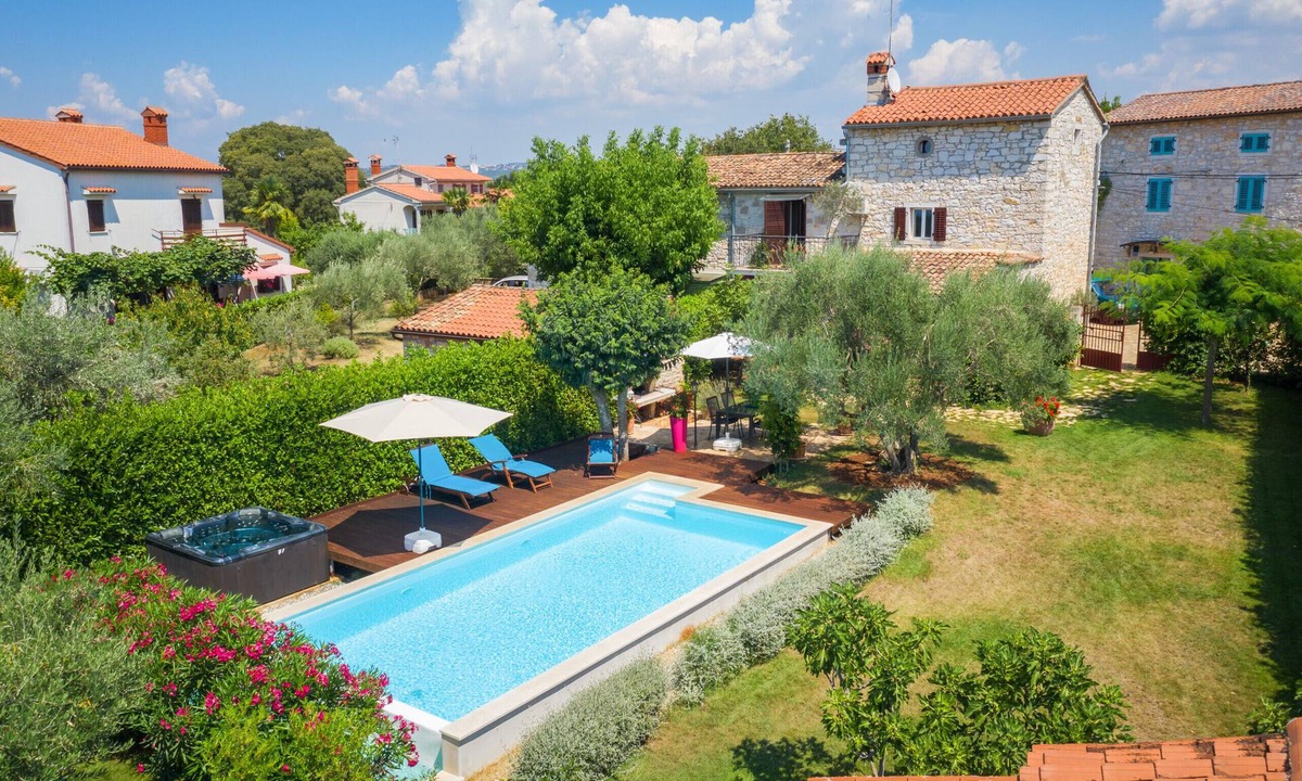 Rosini Villa | Villa Casa Rossa by Villas Guide