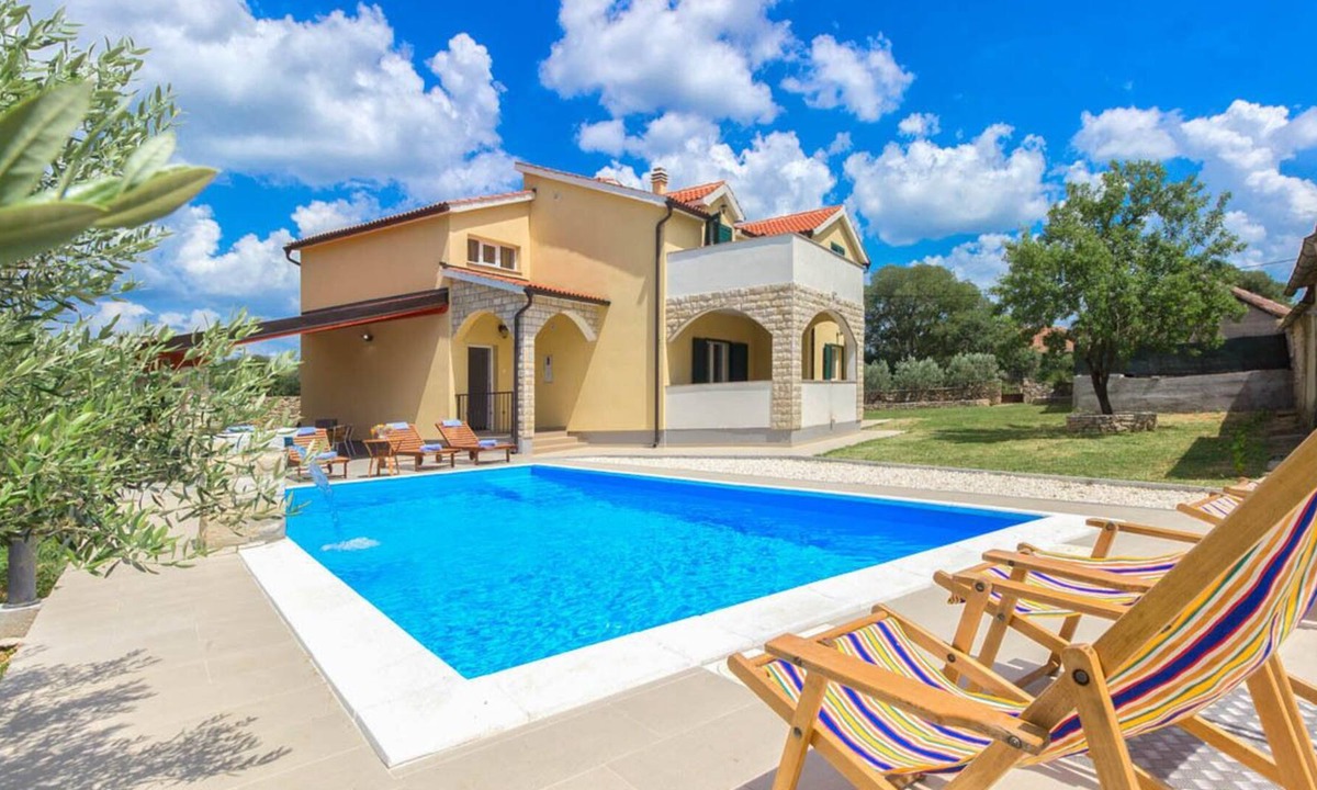 Bristane Villa | Villa Cera - Four Bedroom Villa, Sleeps 8