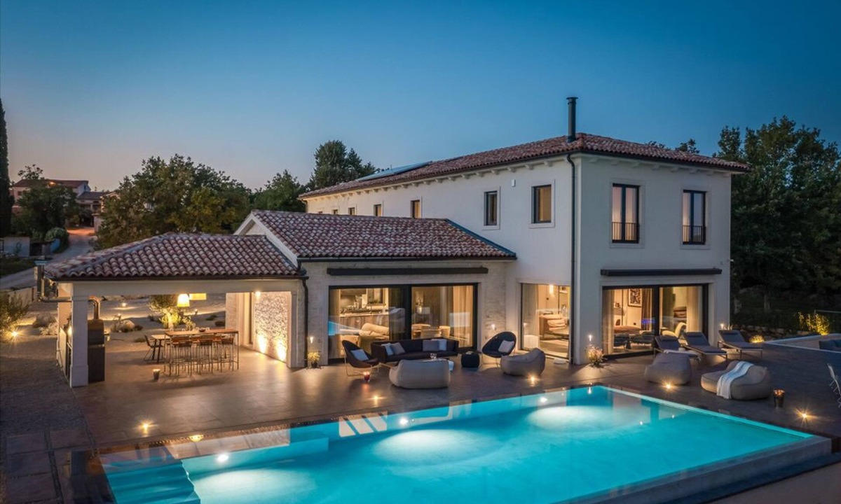 Rakotule House | Villa Cypress Hill, Spacious 4-bedroom estate with Spa, fitness & tennis court
