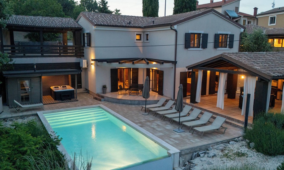 Jursici Villa | Villa Dali with whirlpool, sauna and 5 bedrooms