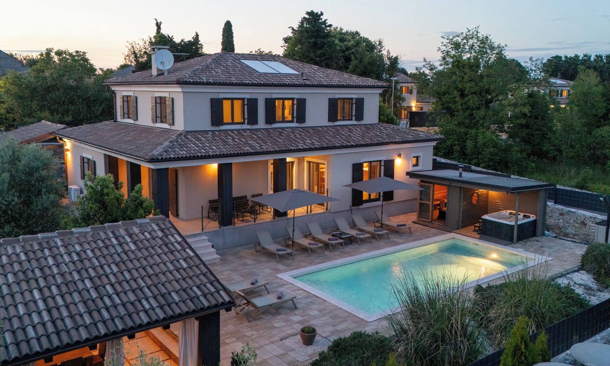 Jursici Villa | Villa Dante with whirlpool, sauna and 5 bedrooms