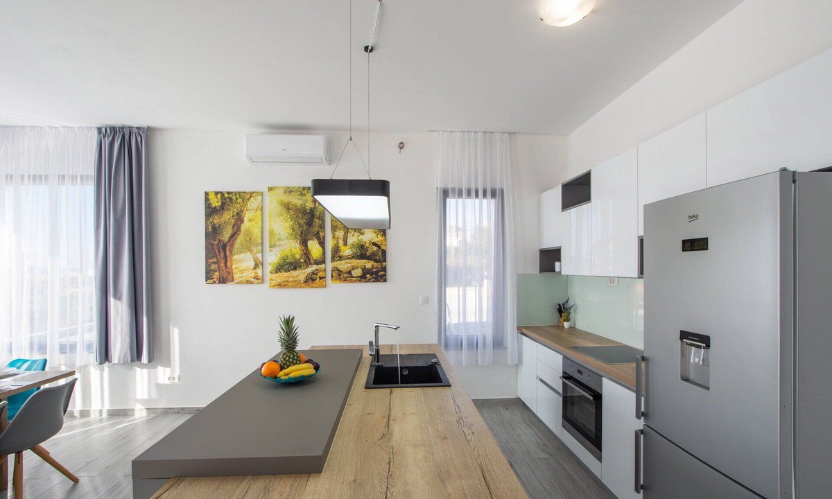 Mravince Villa | Villa Domenica with Heated Pool
