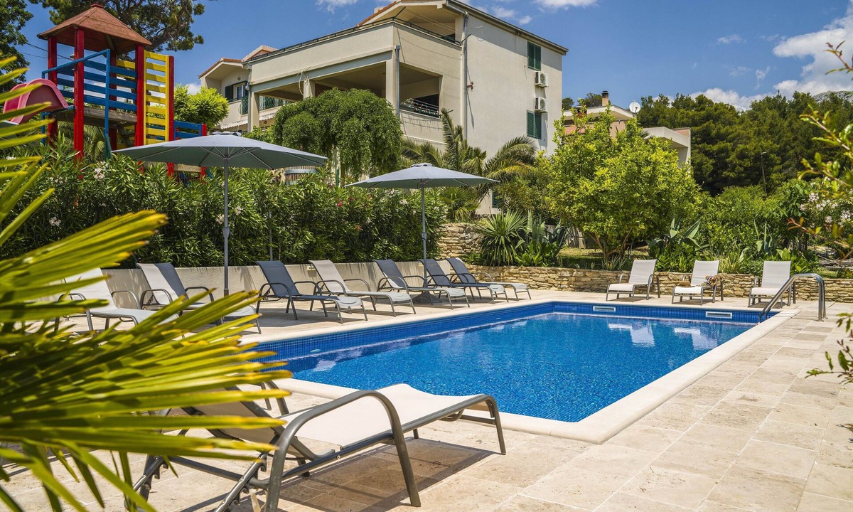 Podstrana Villa | Villa Dvori Viškovi - Seven-Bedroom Villa with Swimming Pool