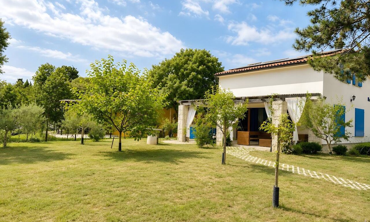 Peroj Villa | Villa Enjoy - only 30m from the beach, eco- house with private garden and Wi-Fi