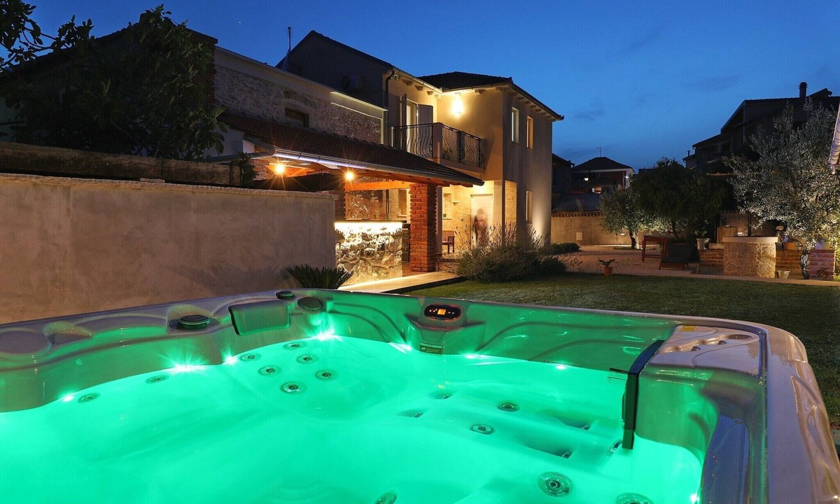 Sukosan Villa | Villa Escape with Jacuzzi in Sukošan