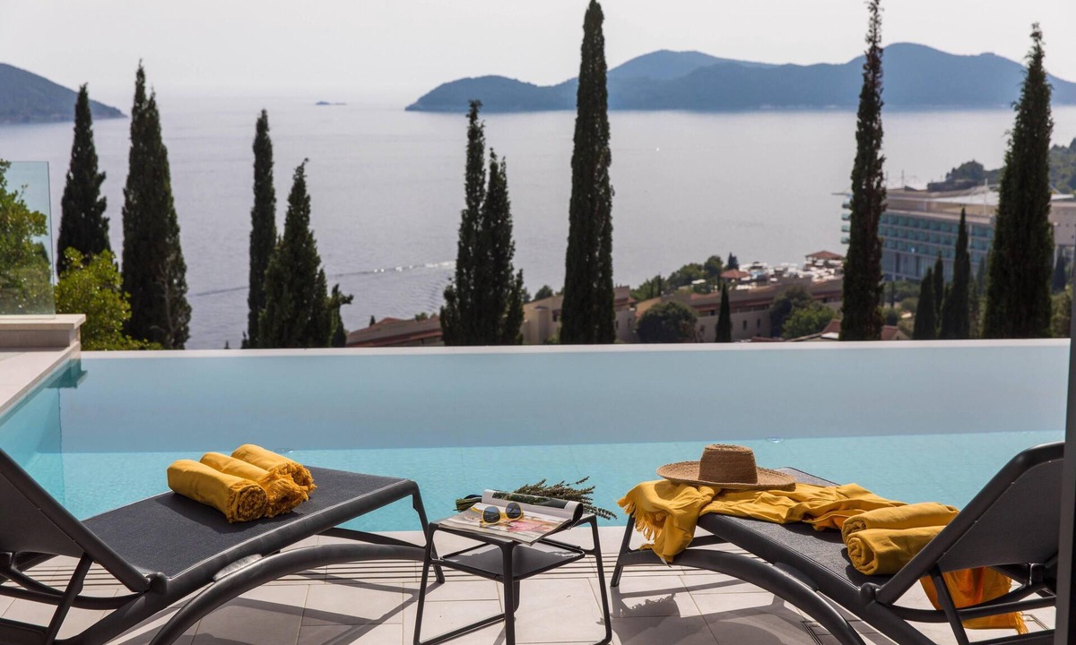 Orasac House | Villa Helios 5 BEDROOMS 10 GUESTS INFINITY POOL FITNESS BARBECUE