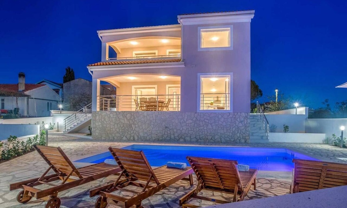 Milohnici Villa | Villa Isabella by Villas Guide