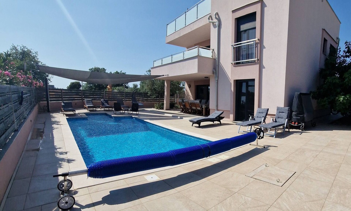 Peroj Villa | Villa Karizma - Sea View, Pool, Hot Tub, Brijuni, Peroj