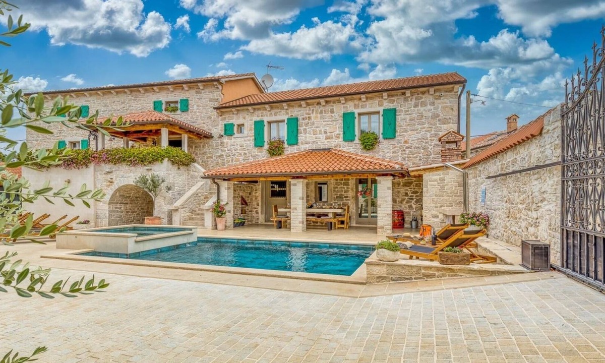Selina Villa | Villa Kata by Villas Guide
