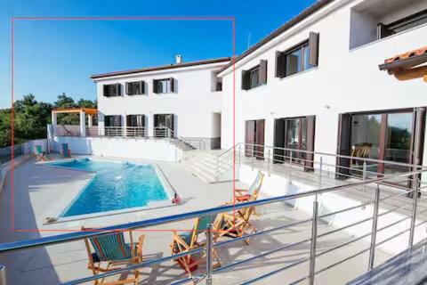 Rtina Villa | Villa Lubey