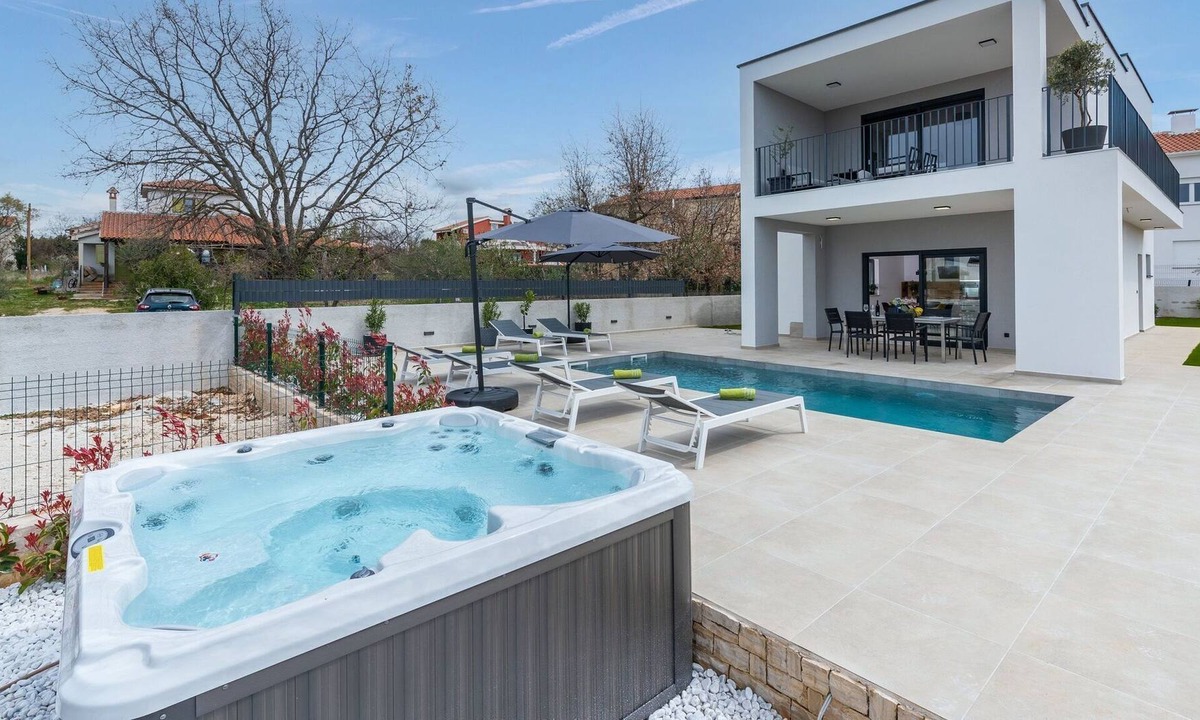 Radosi kod Zbandaja Cabin | Villa Lucia with jacuzzi and private pool near Porec